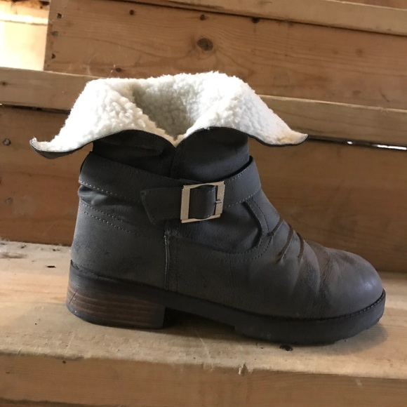 Grey boot - Picture 3 of 4